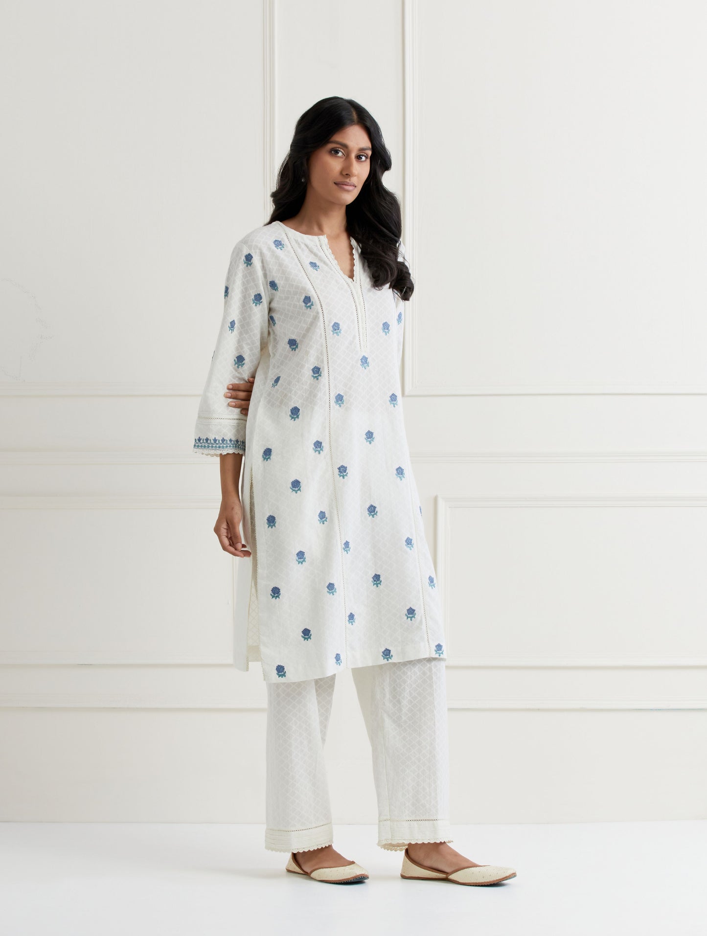 Off White Embroidered Kurta & Pant Set- Blue