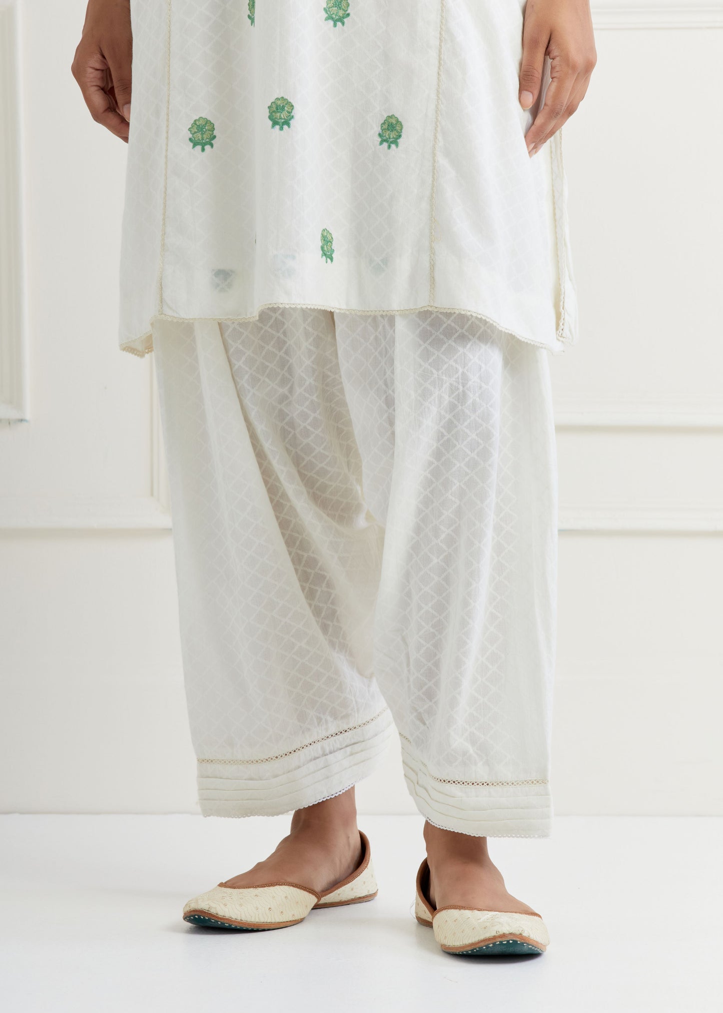Off White Cotton Kurta & Pant Salwar Set- Green