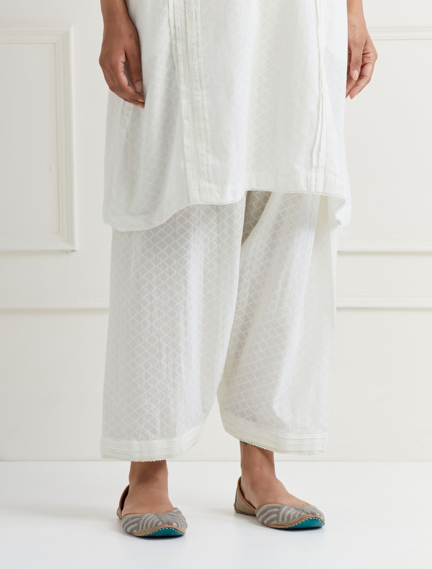 Off White Embroidered Kurta & Pant Salwar Set- Blue