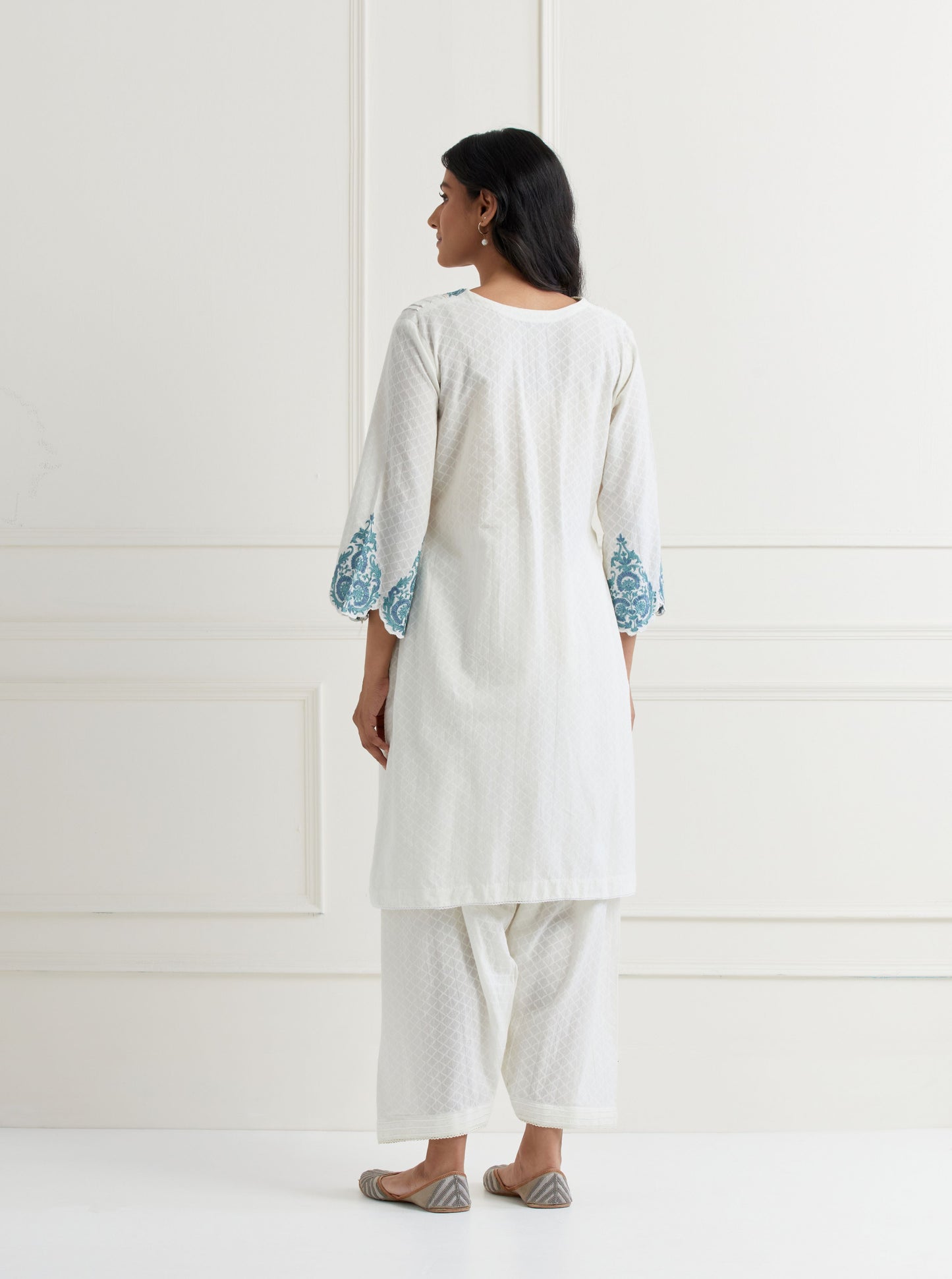 Off White Embroidered Kurta & Pant Salwar Set- Blue