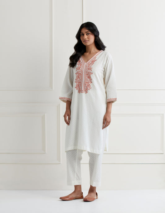Off White Thread Embroidered Cotton Kurta & Pant Set- Peach