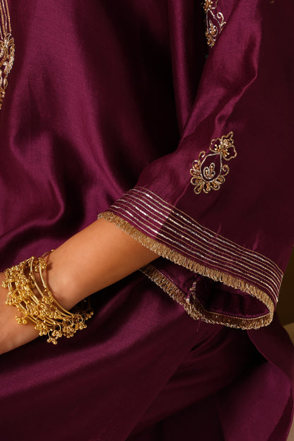 Mahi- Purple chanderi silk Kurta, pants and organza silk Dupatta Set