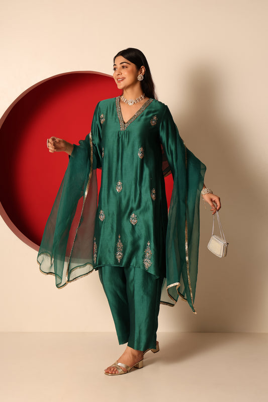 Mira- Green chanderi silk Kurta, pants and organza silk Dupatta Set