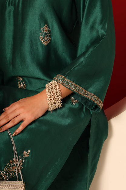 Mira- Green chanderi silk Kurta, pants and organza silk Dupatta Set